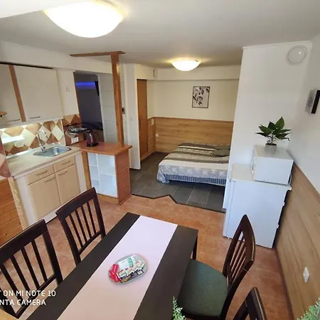 Fuered Apartmanhaz 아파트 블로톤퓌레드