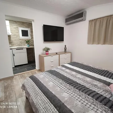 아파트 Fuered Apartmanhaz 블로톤퓌레드