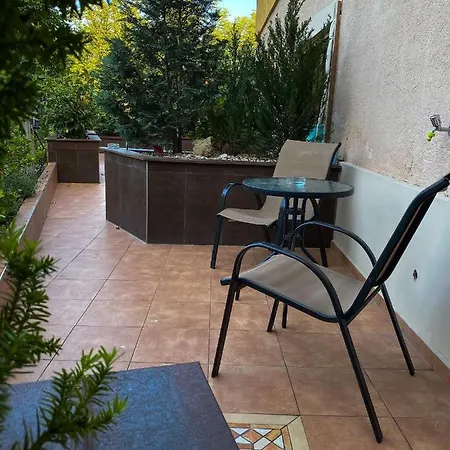 Apartment Fuered Apartmanhaz *