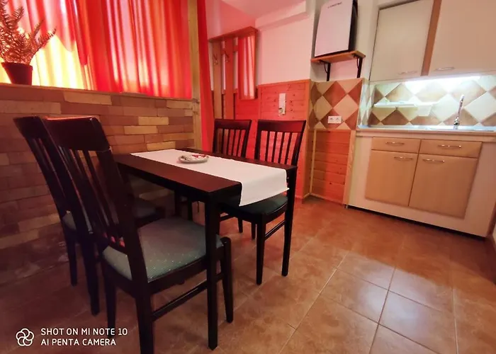 Fuered Apartmanhaz بالاتونفوريد