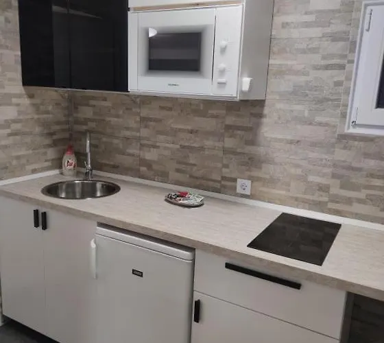 Fuered Apartmanhaz * بالاتونفوريد