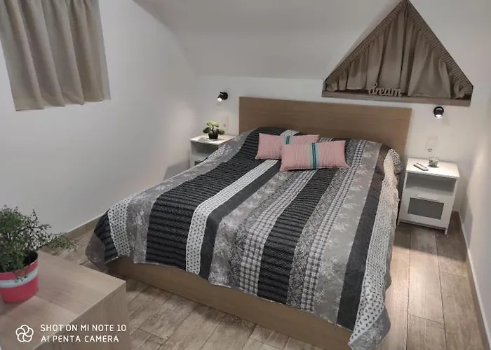 Fuered Apartmanhaz بالاتونفوريد