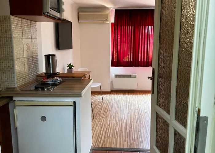 Fuered Apartmanhaz بالاتونفوريد