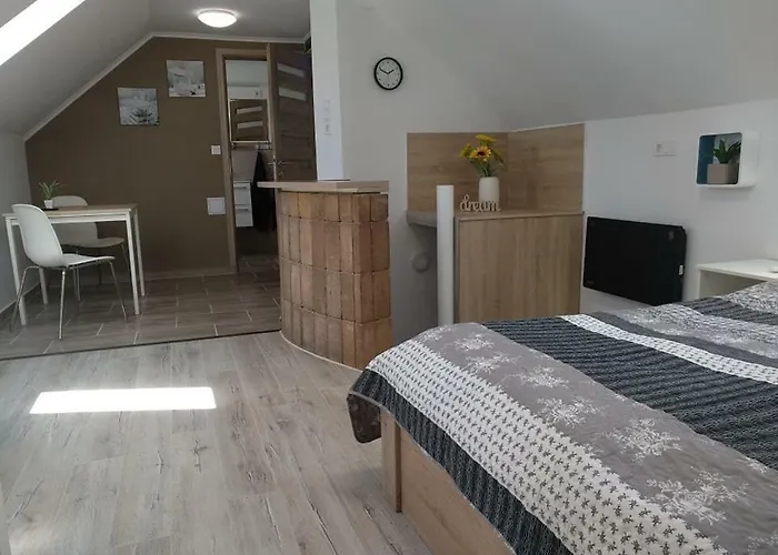 شقة Fuered Apartmanhaz بالاتونفوريد